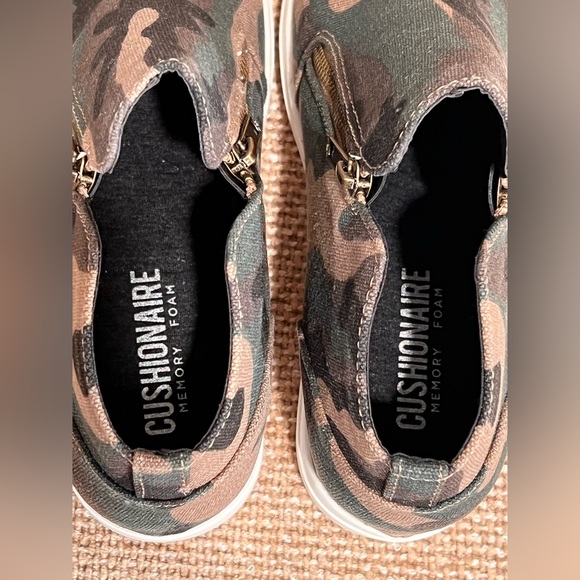 🆕 Woman camouflage color wedge sneakers- size 9 - Picture 5 of 6